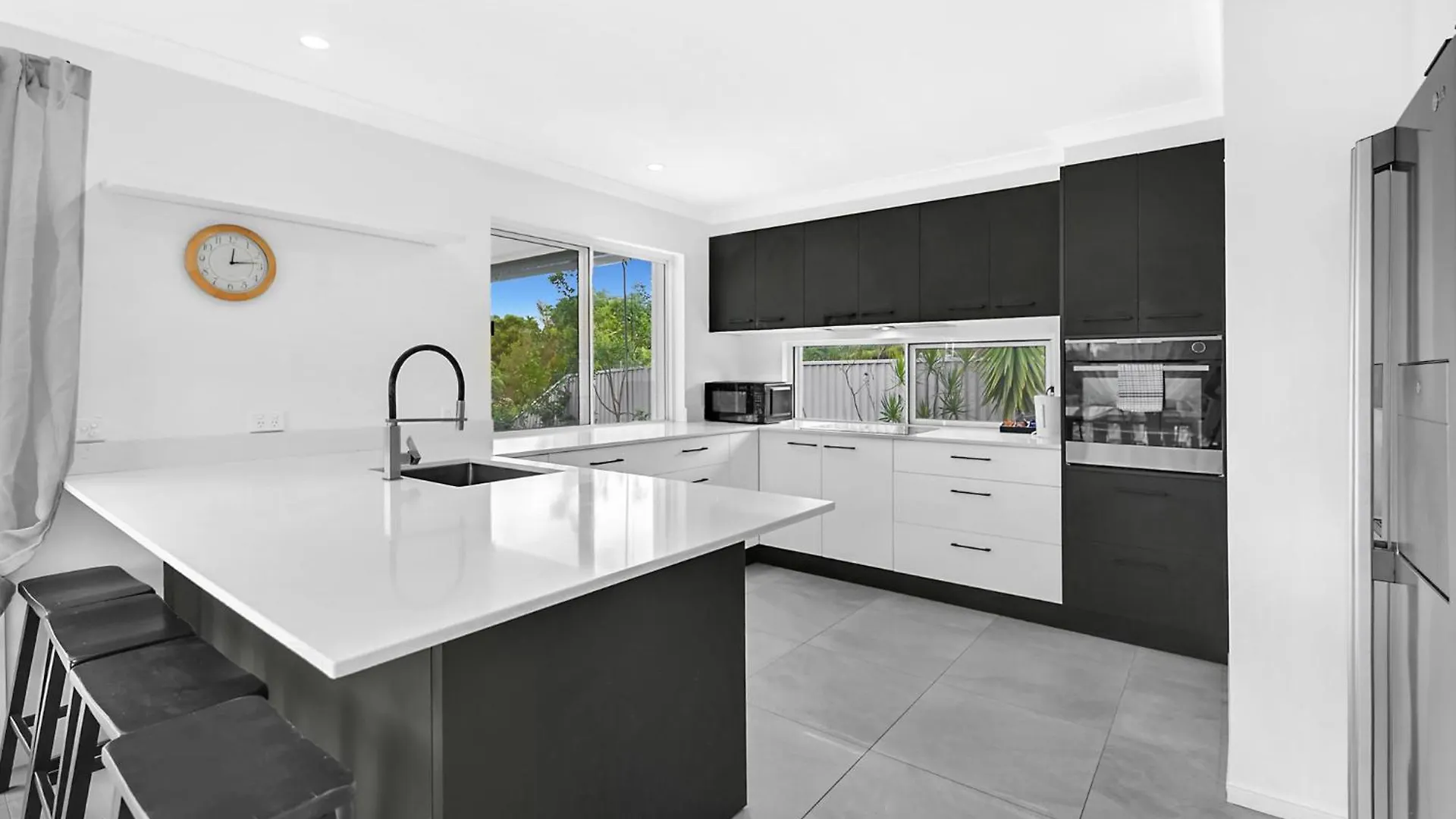 Tranquil 3-Bedroom Home In Heart Of Parkwood Gold Coast 0*,  Australia