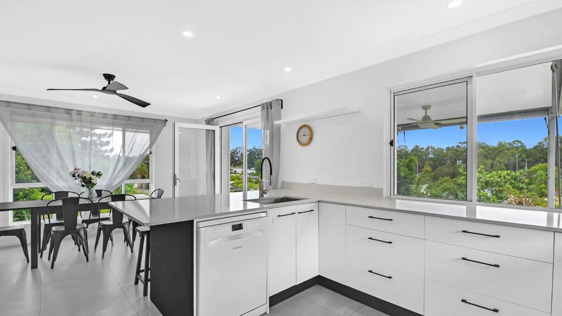 Tranquil 3-Bedroom Home In Heart Of Parkwood Gold Coast Australia